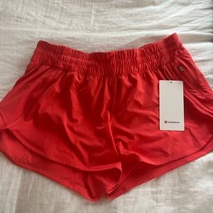 NWT Lululemon: Tracker long rise 4” lined shorts